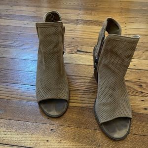 Steve Madden Open Toe Suede Heeled Booties - Perfect for spring!
